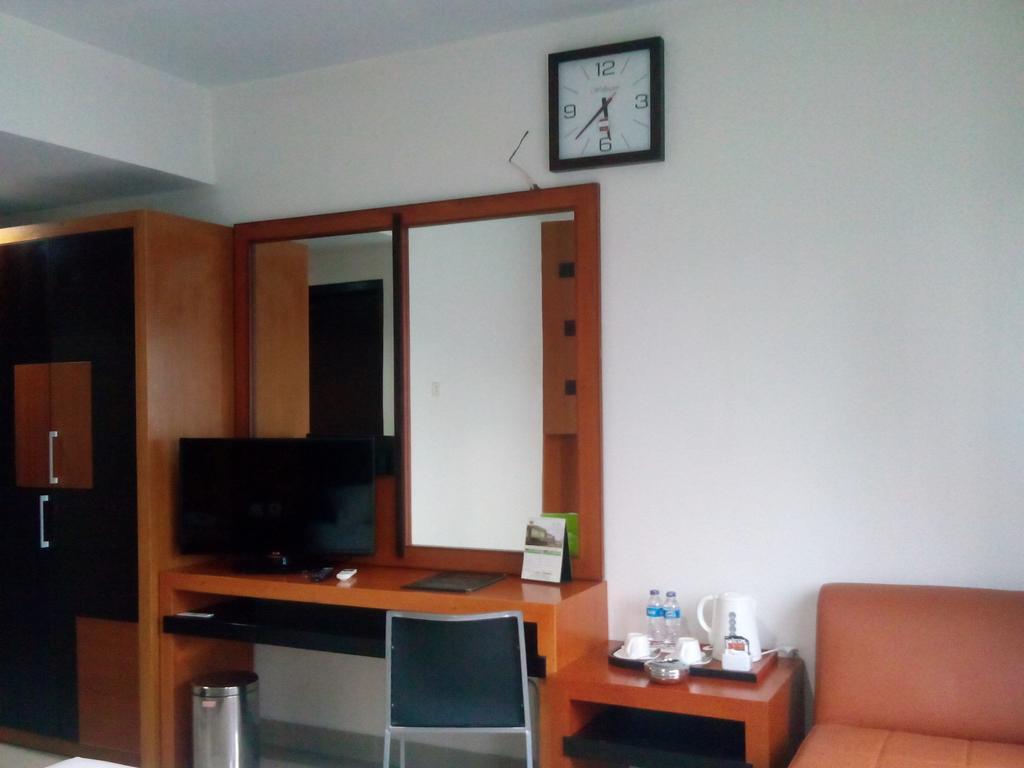 Hotel Grand Karawang Indah Quarto foto